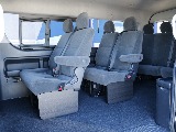 10人乗りスタンダードシート！追加でベッドキットもカスタム可...