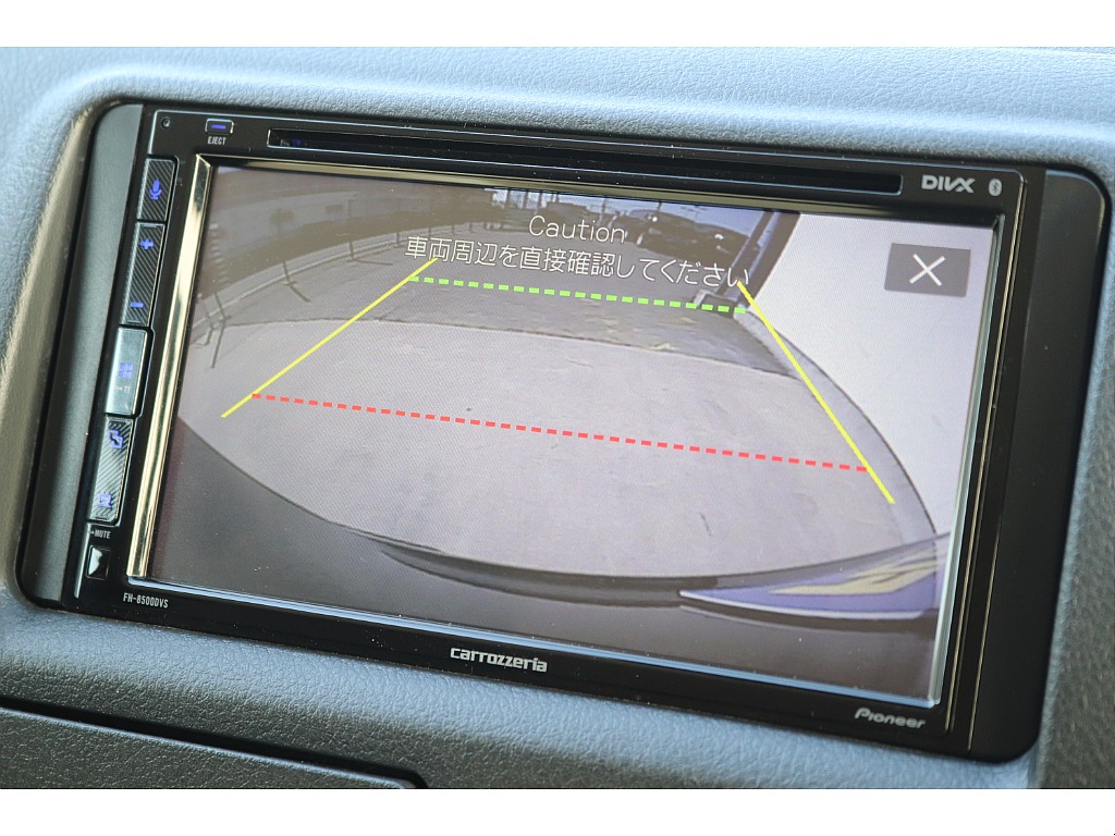 有ると安心のバックカメラも付いています！
