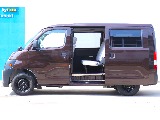 乗り降りしやすいスライドドア♪