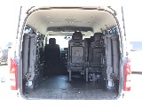 ４列目シートを跳ね上げれば荷物もたくさん積むことが可能♪