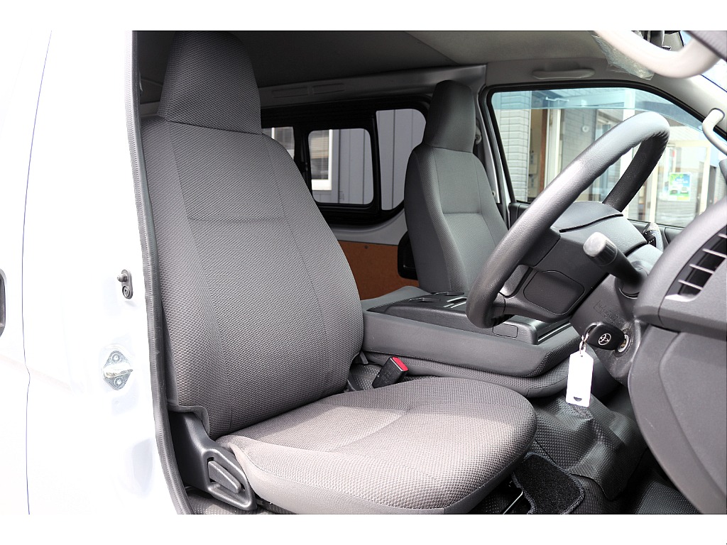 もちろん納車前にも点検整備を行い、オイル類や消耗品の交換を行います！また最終仕上げを行いご納車をさせていただきます！