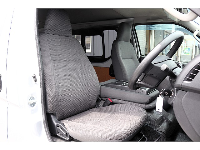 もちろん納車前にも点検整備を行い、オイル類や消耗品の交換を行います！また最終仕上げを行いご納車をさせていただきます！