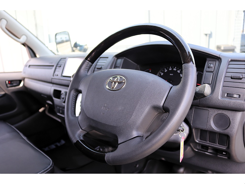 ステアリングも変更済み♪