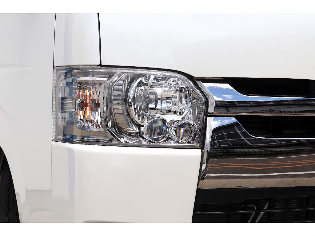 メーカーオプションのLEDヘッドライト付き♪