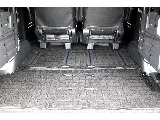４列目シートを跳ね上げ可能♪