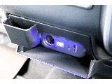 シガーソケットとUSB搭載！携帯などの充電もラクラク♪
