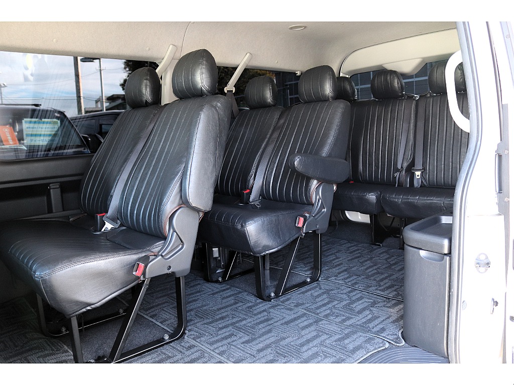 人も荷物もたくさん載ります♪最大10人乗り！