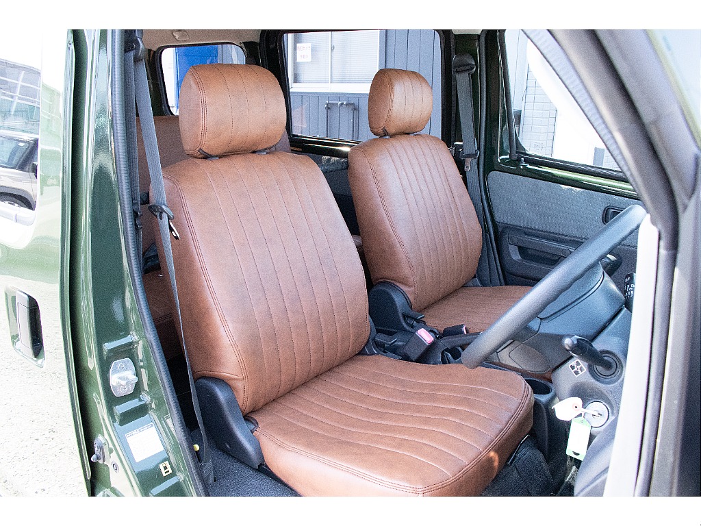 モダンなシートカバー♪これ一つで印象が全く違います♪