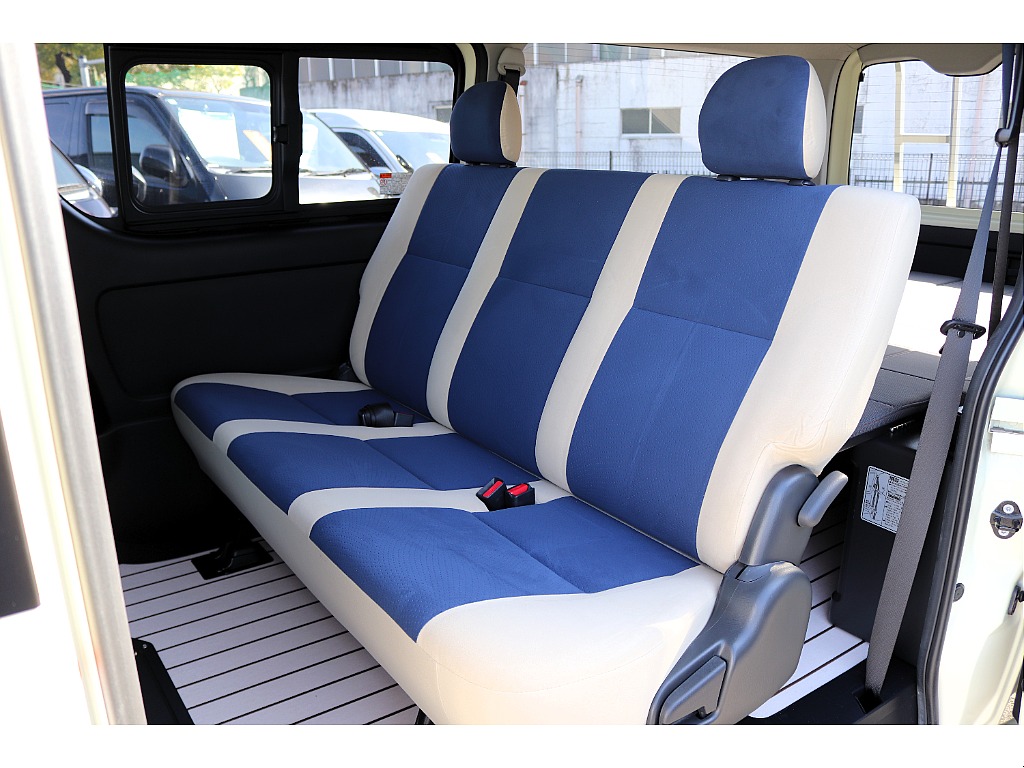 セカンドシートもしっかりとお座り頂けます♪