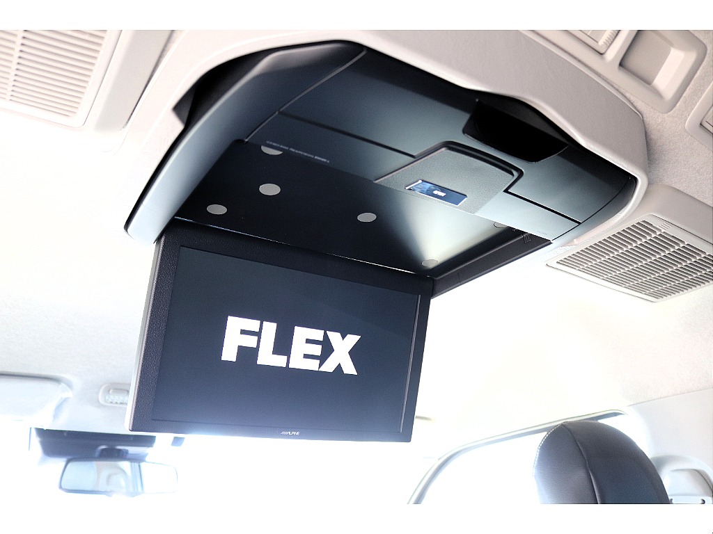 フリップダウンモニターもついてくる♪