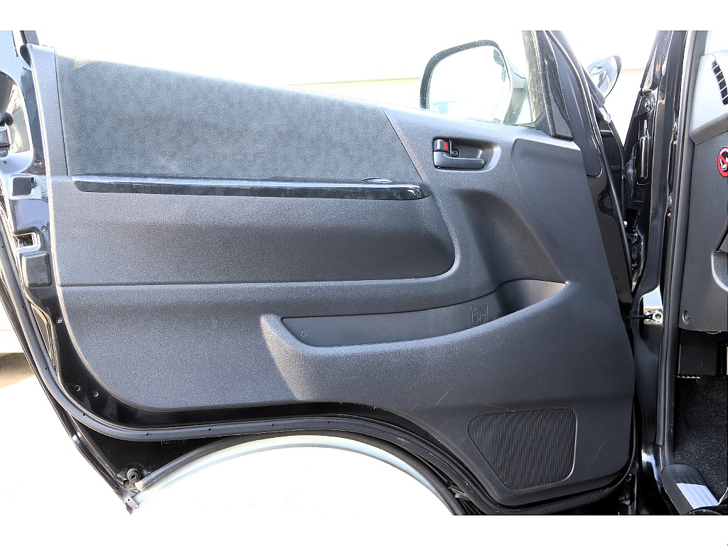 ハイエースセカンド高崎店にて展示中♪027-384-3591