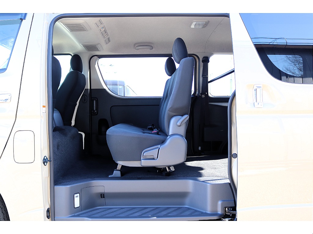 ハイエースセカンド高崎店にて展示中♪027-384-3591