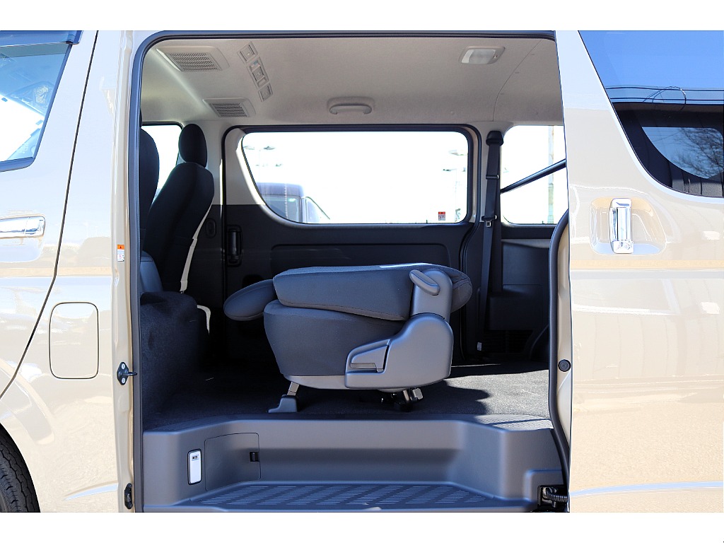 ハイエースセカンド高崎店にて展示中♪027-384-3591