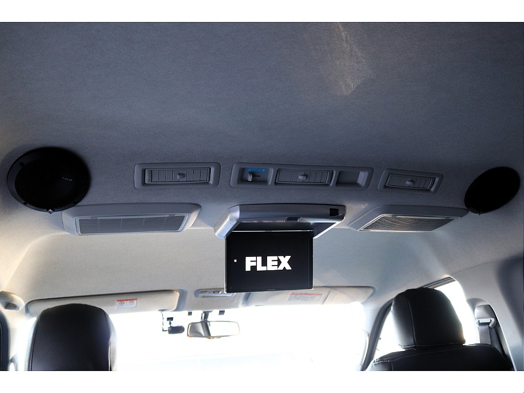 リアスピーカーも装着♪後席もワクワク♪