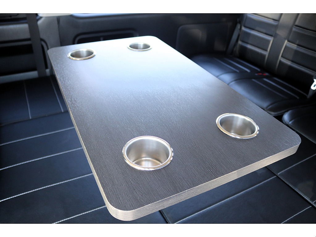 テーブルも付いてくる♪脱着可能♪