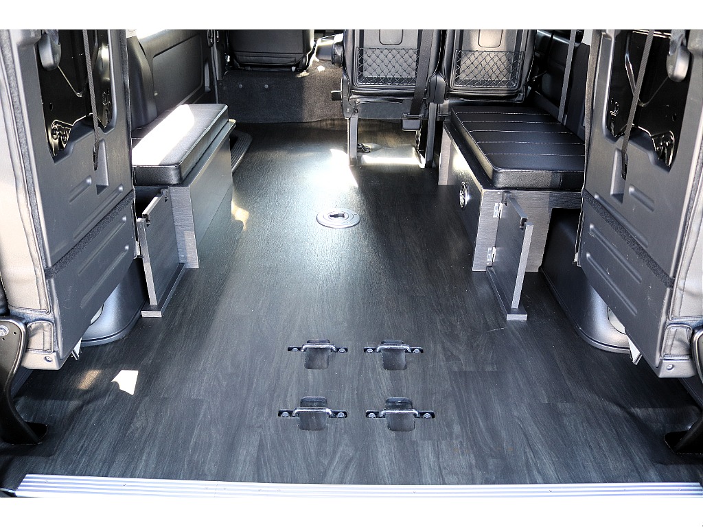 フローリング施工済み♪