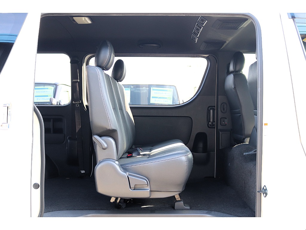 ハイエースセカンド高崎店にて展示中♪027-384-3591