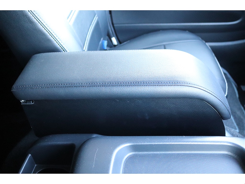 ハイエースセカンド高崎店にて展示中♪027-384-3591