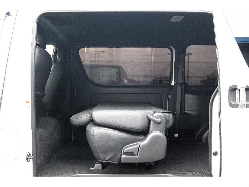 ハイエースセカンド高崎店にて展示中♪027-384-3591