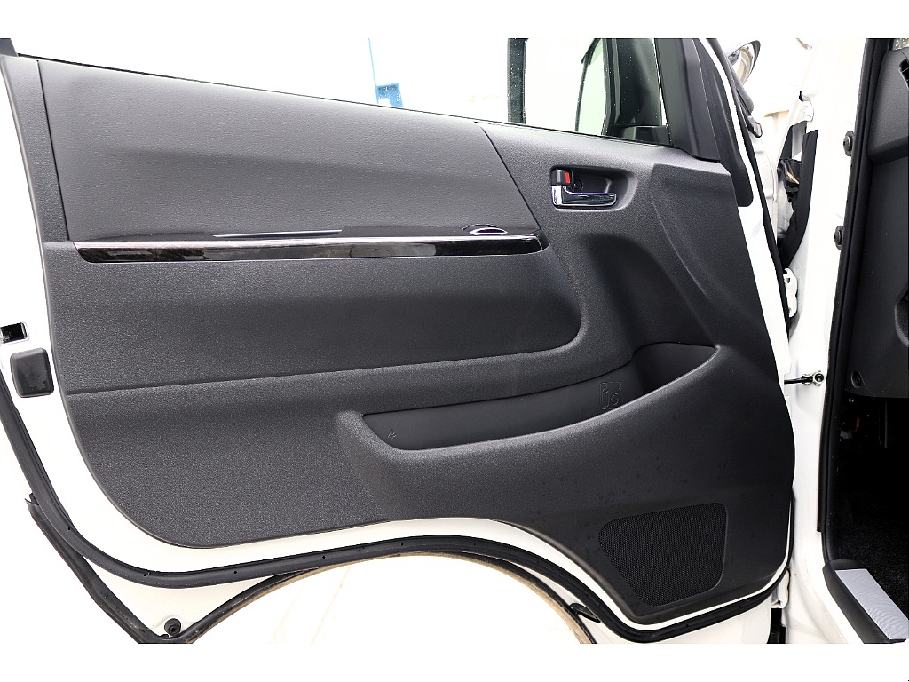 ハイエースセカンド高崎店にて展示中♪027-384-3591