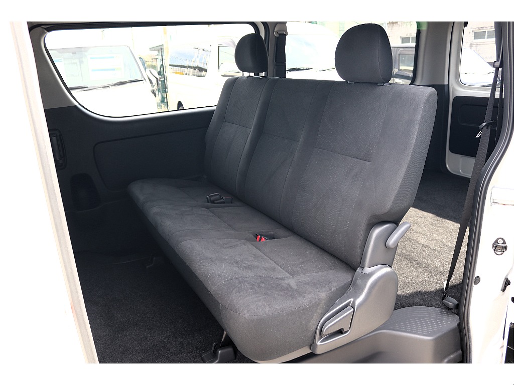 シートカバーなどのカスタムも出来ますよ♪