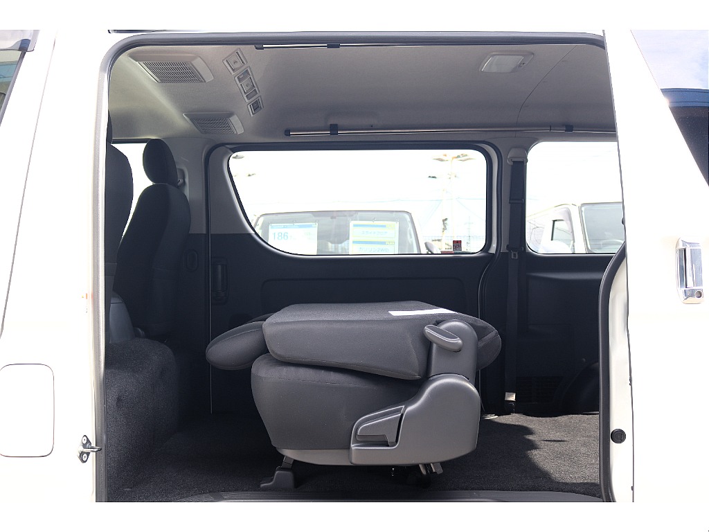 ハイエースセカンド高崎店にて展示中♪027-384-3591