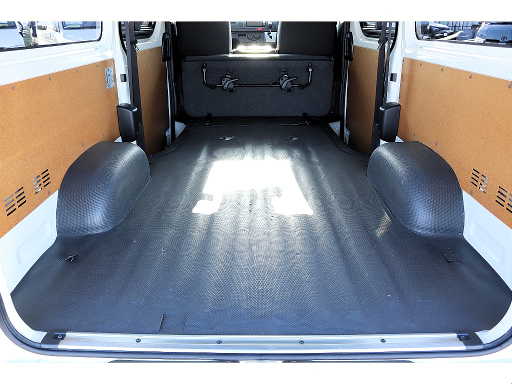 荷室もキレイ♪