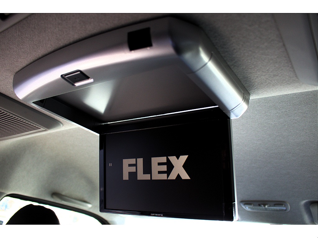 フリップダウンモニター装着♪