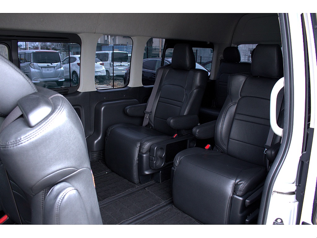 ハイエースセカンド高崎店にて展示中♪027-384-3591