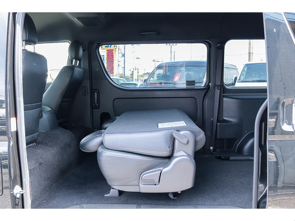 ハイエースセカンド高崎店にて展示中♪027-384-3591