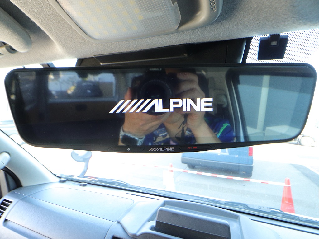 ALPINE製デジタルインナーミラー型ドラレコ！