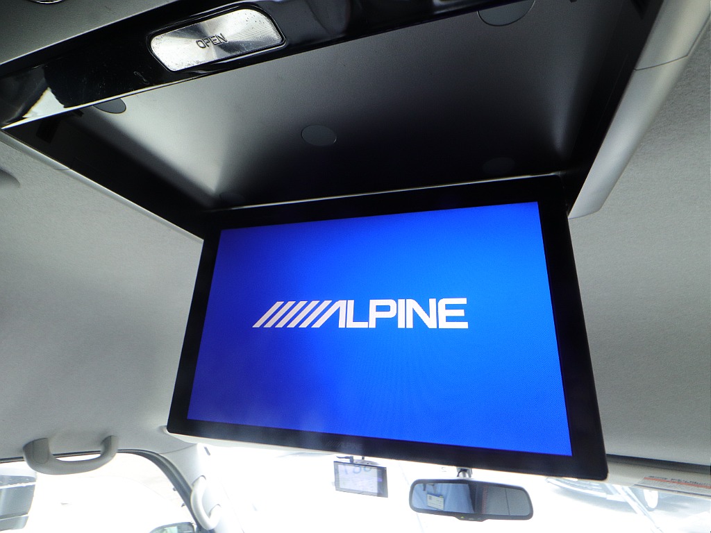 ALPINE　10.1inフリップダウンモニターも付いています！