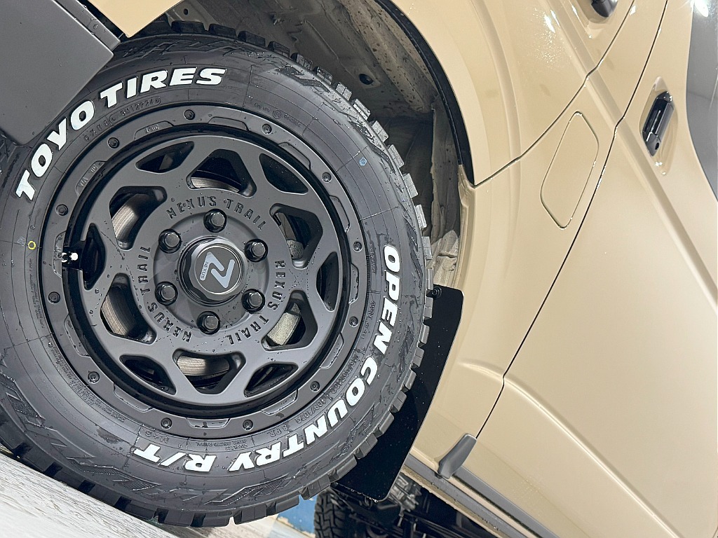 トヨタ ハイエースバン 5ドアバン2.8DT スーパーGLロング 4WD 【アースカラーパッケージ】【BlackEdition】 北海道の詳細画像 その12