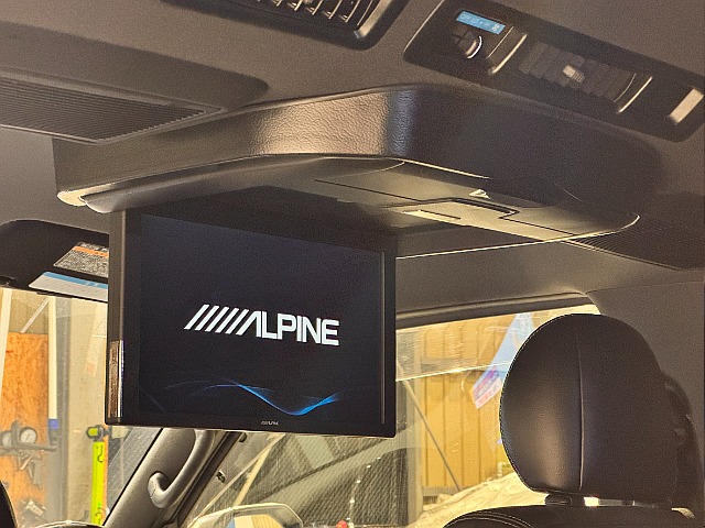 ALPINE　12.8インチフリップダウンモニター付き！