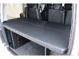 荷室にはベッドキット搭載で車中泊もOK！