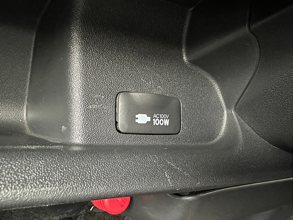 もちろんAC100Vも付いた車両となっております！