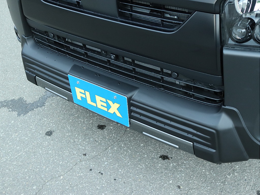 FLEXオリジナルT-Forceスポイラーも装備されております！