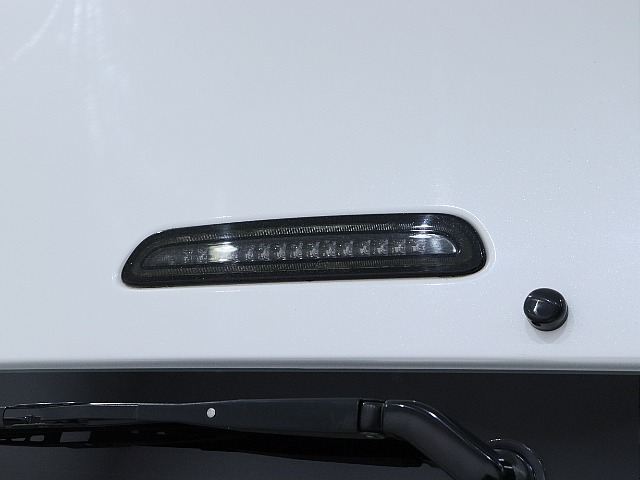 LEDハイマウントストップランプも装備されております！