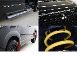 メーカーオプション電動サイドステップ☆純正ＯＰエンジンフードエンブレム☆ＪＡＯＳフェンダーガーニッシュ☆純正ＯＰマッドフラップ（レッド）☆ＦＬＥＸオリジナルROKU NANAリフトＵＰコイル☆