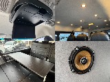 ALPINE製12.8インチフリップダウンモニターも装備！