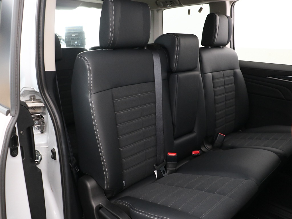 セカンドシートには3人お座り頂けるスペースが確保出来ております！