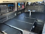 シート展開で広々とした車内空間に♪