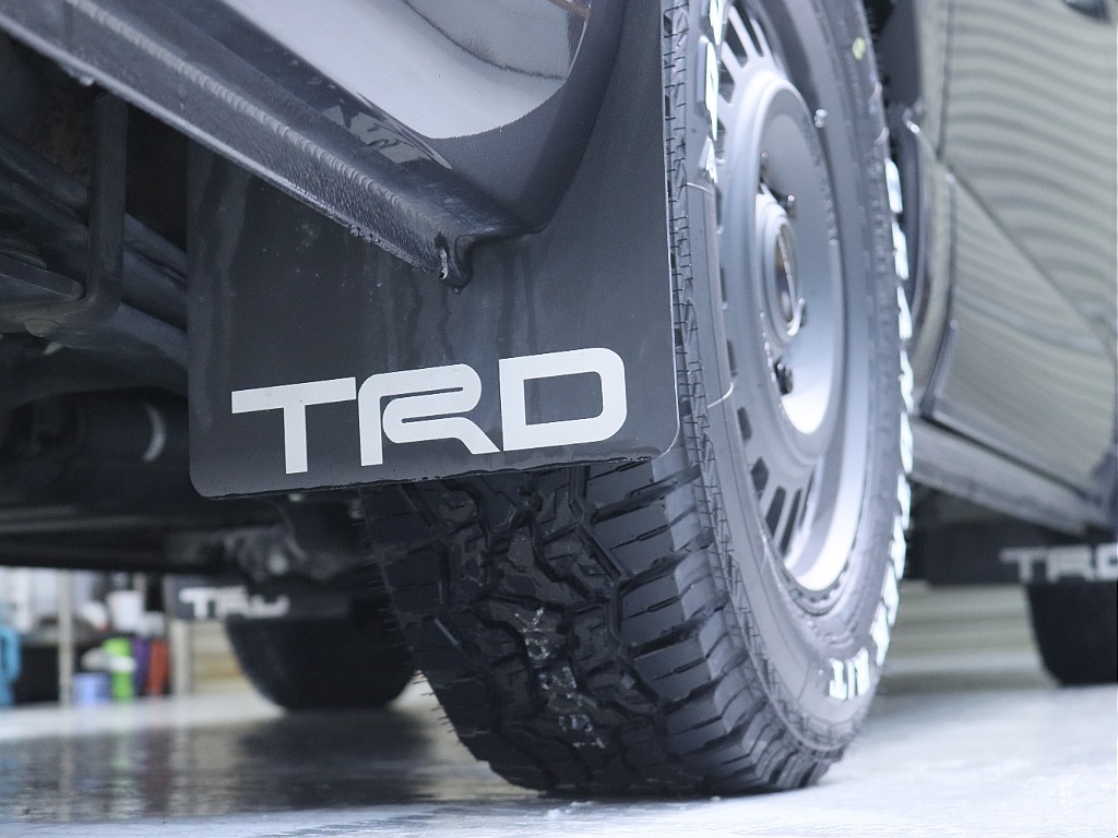 TRDマッドフラップも装備されております！