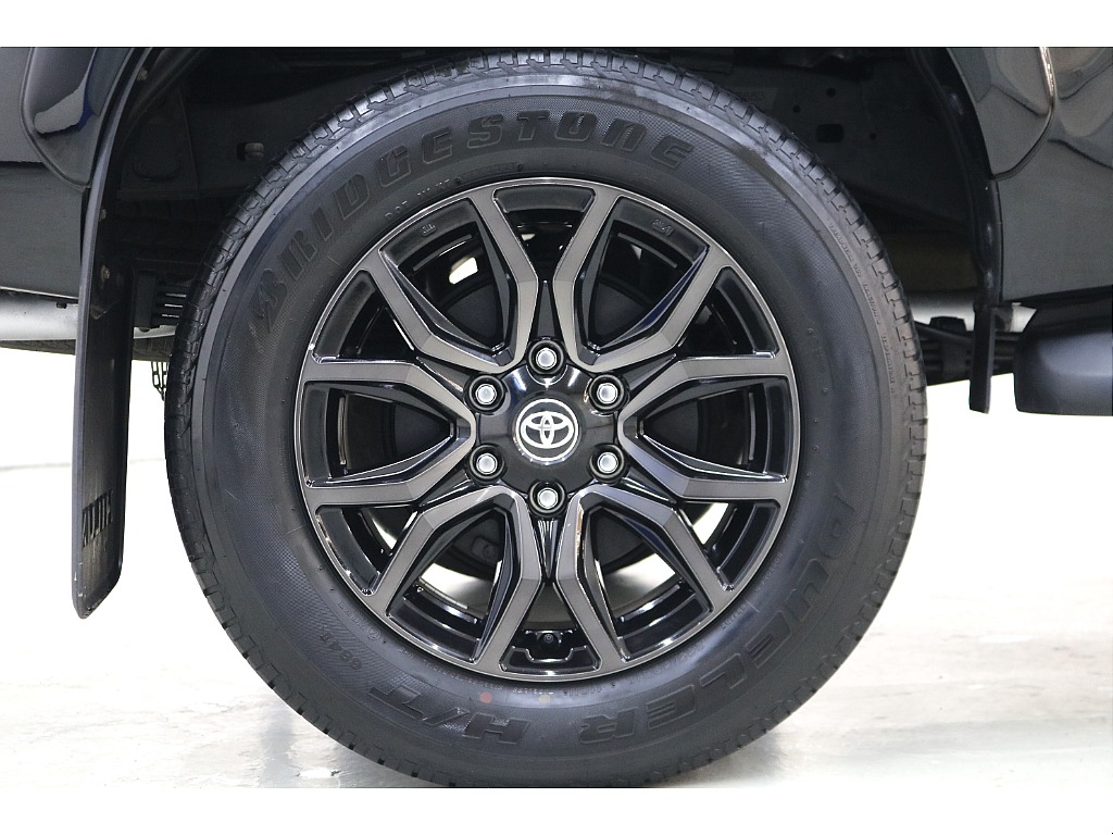 ＧＲスポーツ専用１８インチアルミホイール（ブラック塗装+切削・センターキャップ付）☆