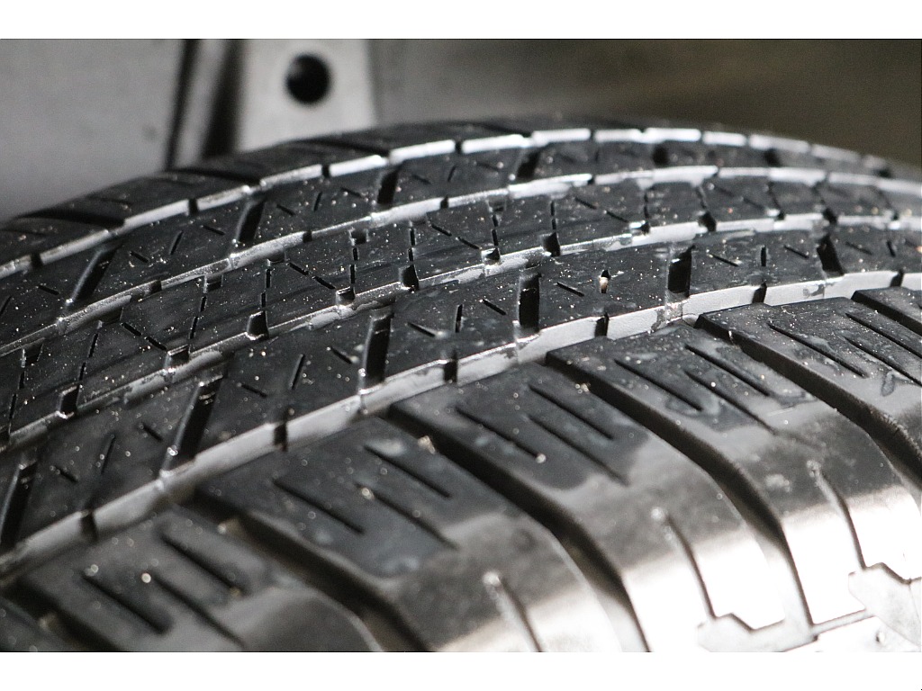 ＧＲスポーツ専用１８インチアルミホイール（ブラック塗装+切削・センターキャップ付）☆