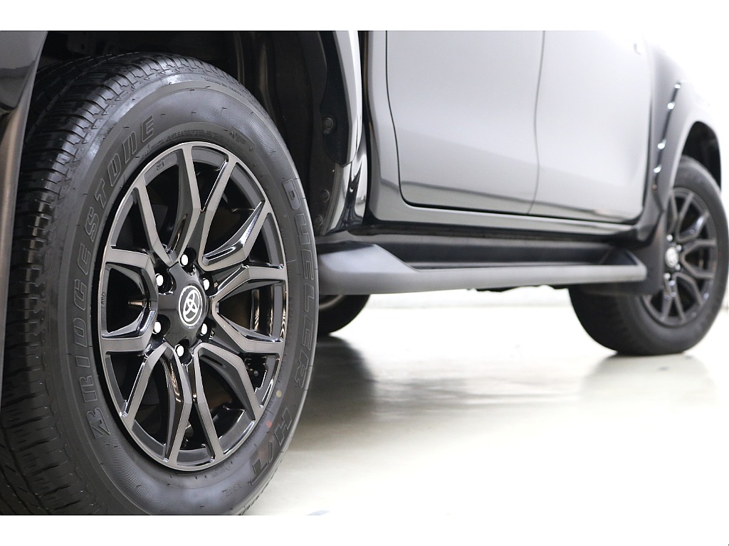 ＧＲスポーツ専用１８インチアルミホイール（ブラック塗装+切削・センターキャップ付）☆