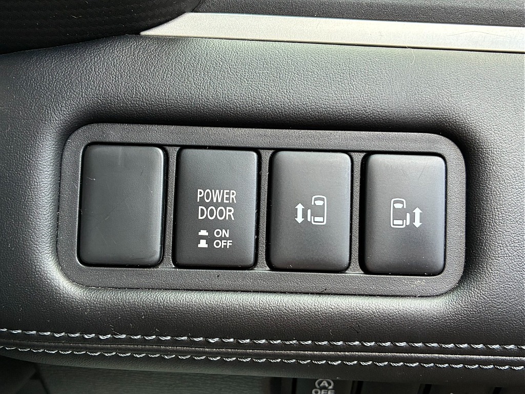 両側パワースライドドア付き！