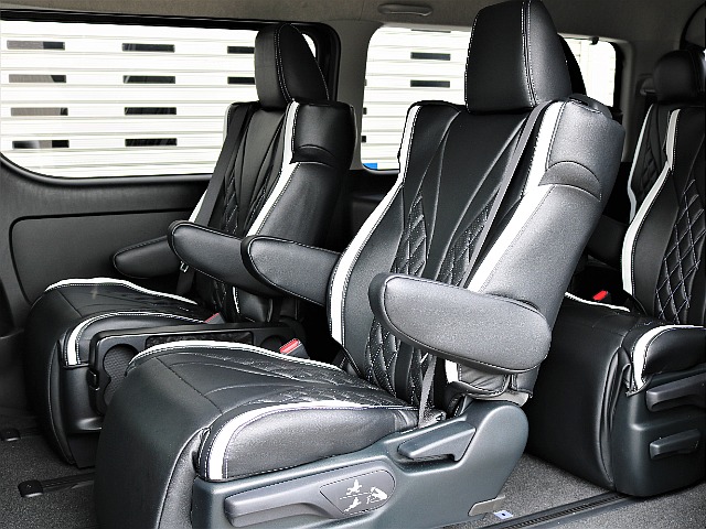 キャプテンシート4脚装備装備済みです！