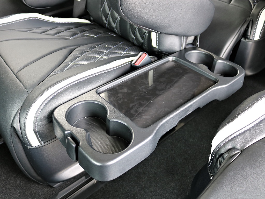 サイドテーブルもご利用可能です！