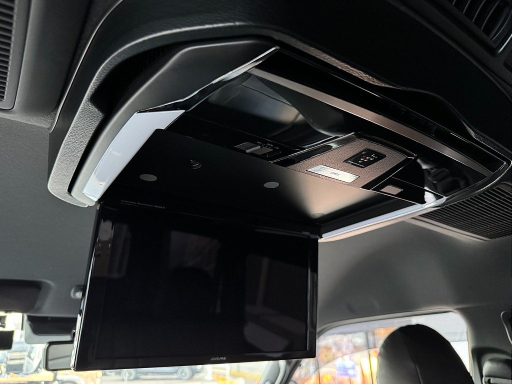 ALPINE　12.8インチフリップダウンモニター付き！